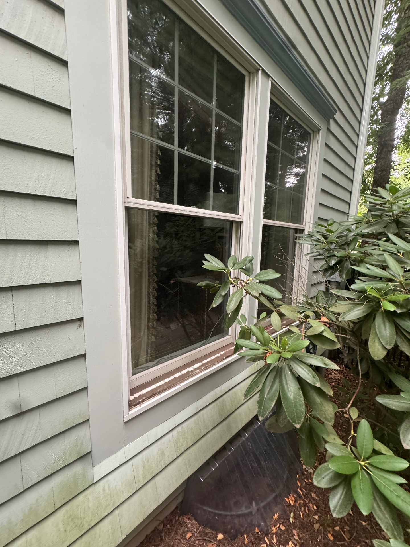 Horizon Exterior Cleaning Grime to Gleam in Connecticut — Before